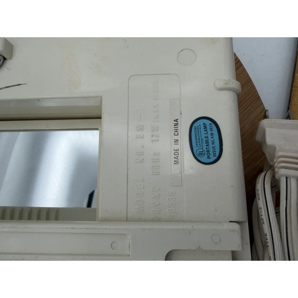 Windmere EM-7 Portable Lighted Make Up Mirror Regular Magnifying 4 Light‎ Modes